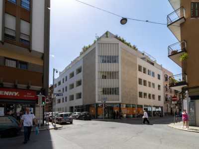 ...in via Giulio Petroni